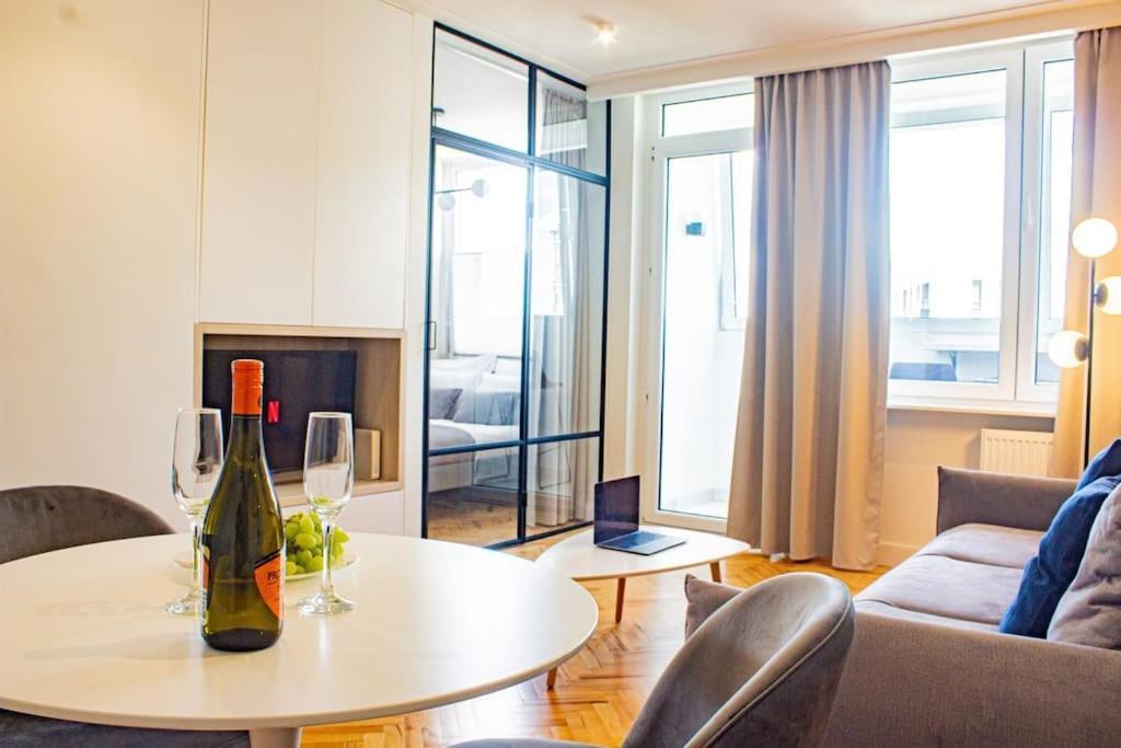 Central Apartment With Balcony And Views, Old Town, Metro Warsaw Ngoại thất bức ảnh