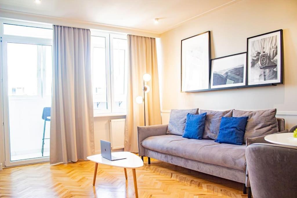 Central Apartment With Balcony And Views, Old Town, Metro Warsaw Ngoại thất bức ảnh